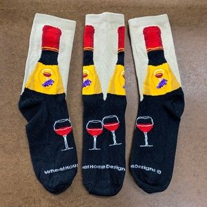 Wine Bottle with Glasses Socks